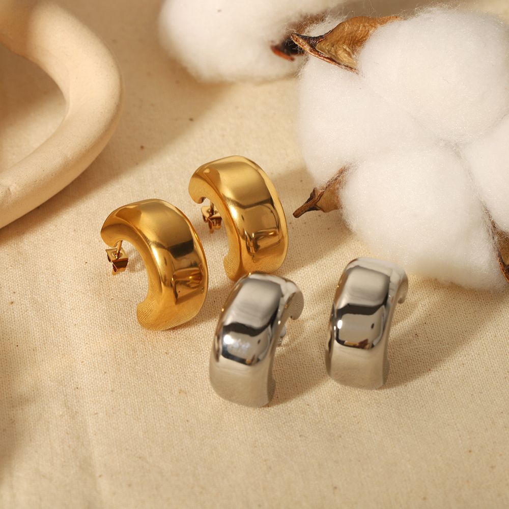 1 Paire De Boucles D'Oreilles Classiques Simples En Acier Inoxydable Plaqué Or Poli En Forme De C Pour Bijoux Pour Femmes À Porter Au Quotidien Image3