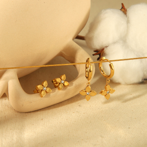 1 Paire De Boucles D'Oreilles Simples Et Élégantes En Acier Inoxydable Plaqué Or  Avec Des Fleurs En Diamant Pour Femmes À Porter Au Quotidien h5 Image4