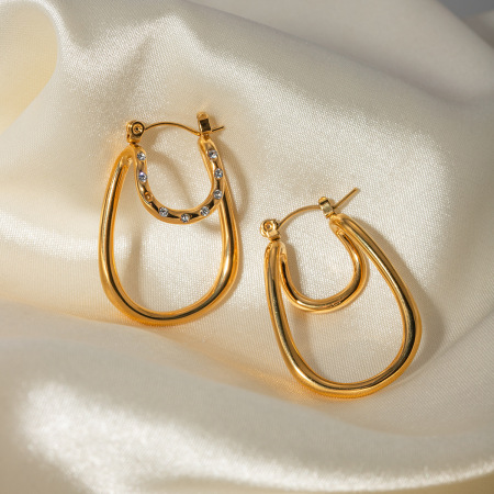 Boucles d'oreilles créoles double couche en acier inoxydable doré et strass blancs, style transfrontalier, alliant légèreté et luxe haut de gamme. 2