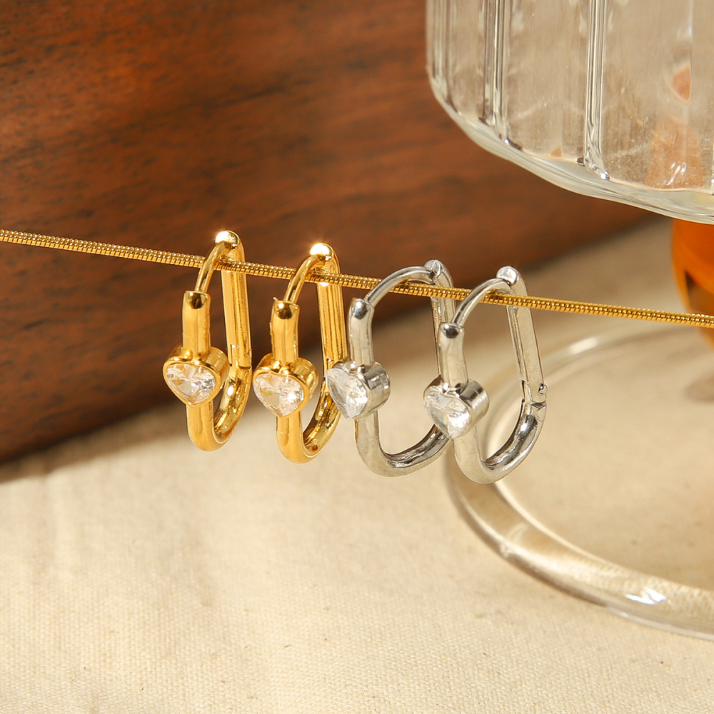 1 Paire De Boucles D'Oreilles Simples Et Tendance En Acier Inoxydable Plaqué Or  En Forme De Cœur Avec Diamant Pour Un Usage Quotidien Pour Les Femmes Image4