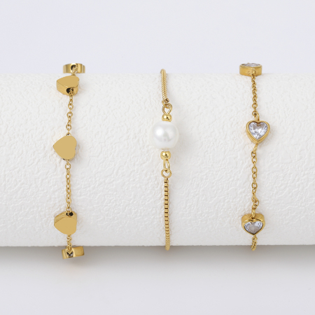 un simple bracelet en acier inoxydable plaqué or  avec un cœur en forme de pêche et un zircon pour un usage quotidien pour les femmes 2