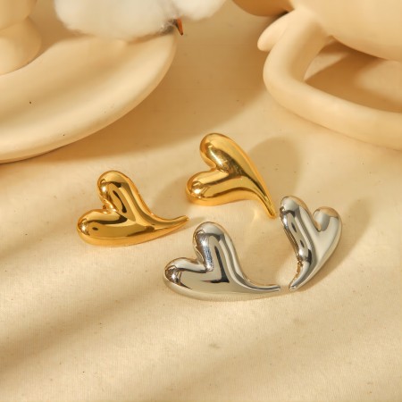 1 paire de boucles d'oreilles élégantes et simples en acier inoxydable plaqué or  en forme de cœur lisse, adaptées à un usage quotidien par les femmes 2