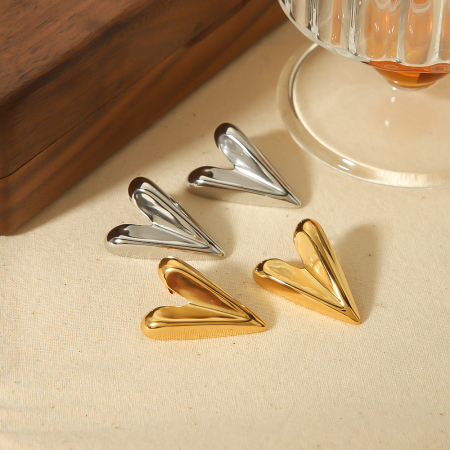 1 paire de boucles d'oreilles géométriques tridimensionnelles en acier inoxydable plaqué or , simples et à la mode, en forme de cœur, pour un usage quotidien pour les femmes