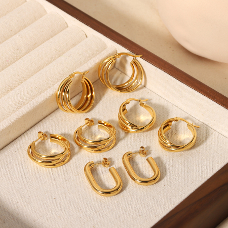 1 paire de boucles d'oreilles simples classiques en acier inoxydable plaqué or , brillantes et multicouches, pour bijoux pour femmes à porter au quotidien