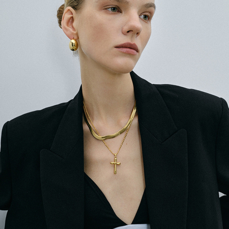 collier croix en acier inoxydable or  européen et américain niche collier croix simple en acier titane haut de gamme 2