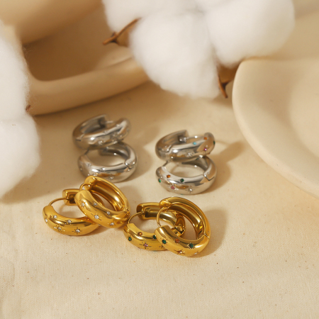 1 paire de boucles d'oreilles exquises et à la mode en acier inoxydable plaqué or  avec diamants en forme d'étoile à huit branches pour femmes à porter au quotidien 2