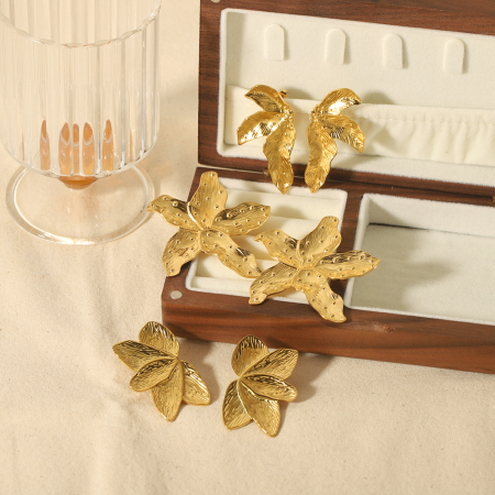1 paire de boucles d'oreilles en forme de feuille de fleur en acier inoxydable plaqué or  personnalisées pour bijoux pour femmes à porter au quotidien 2