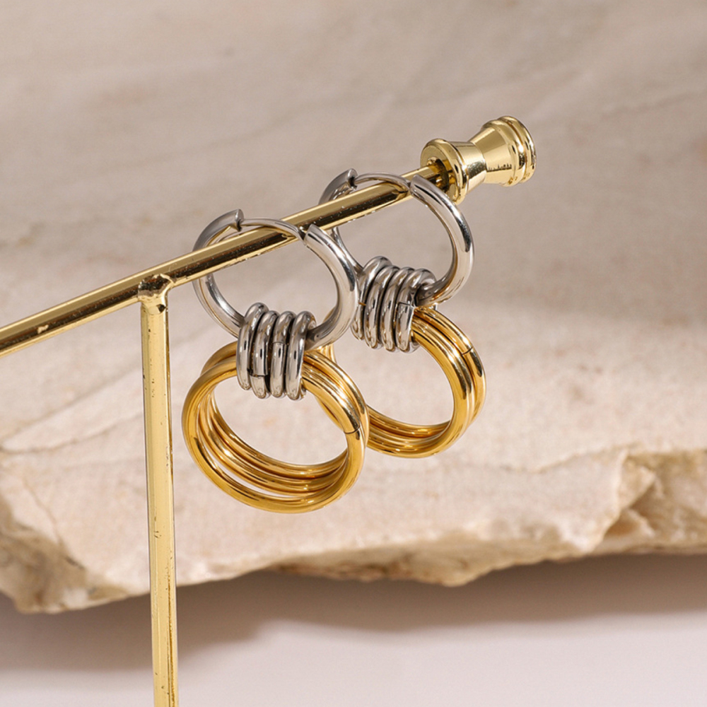 Boucles D'Oreilles En Acier Inoxydable Or , Anneau En Acier Poli Assorti Aux Couleurs, Boucles D'Oreilles Suspendues À Trois Anneaux En Or Et En Acier Titane h5Image4