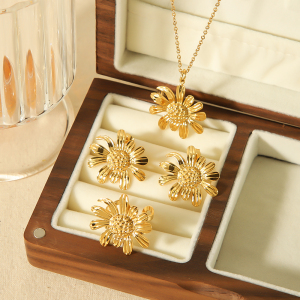1 Pièce De Collier Pendentif Marguerite En Acier Inoxydable Plaqué Or  Élégant Et À La Mode Pour Femme À Porter Au Quotidien h5 Image4