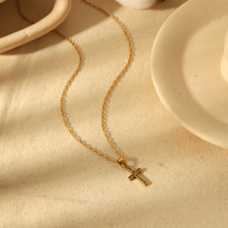 1 pièce de collier simple classique en acier inoxydable plaqué or  avec croix en forme de cœur et de diamant pour un usage quotidien pour femme 2