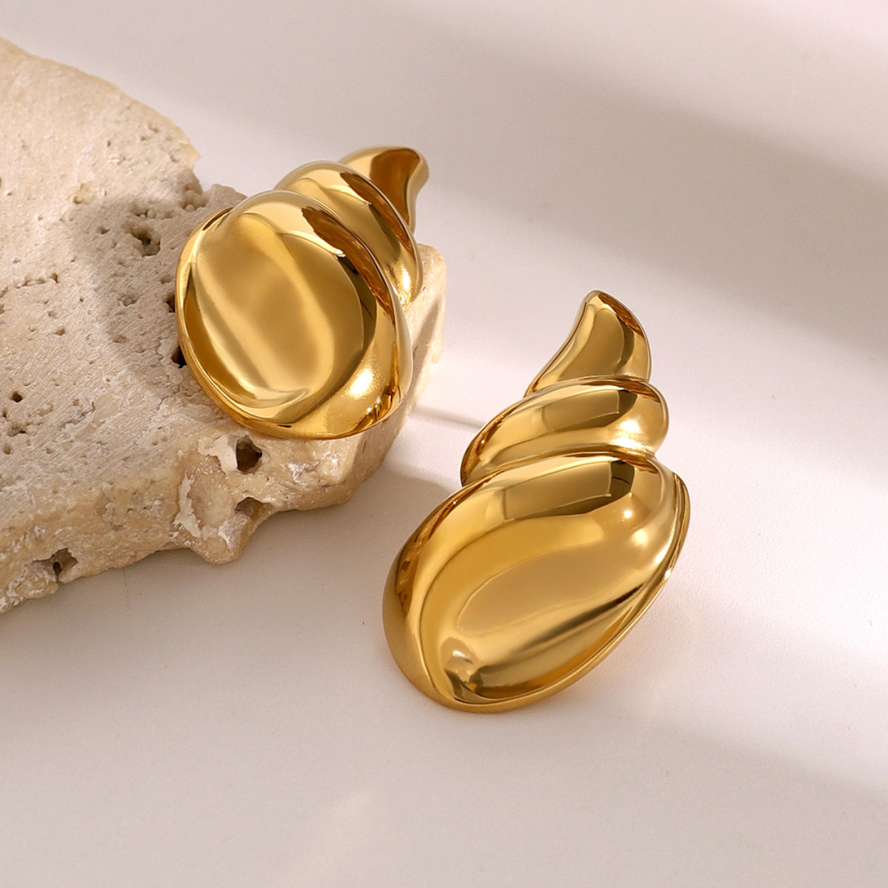 Boucles D'Oreilles Puces Pour Femme, Style Simple, En Forme De Goutte, En Acier Inoxydable Plaqué Or Et Étanches (1 Paire). Image5