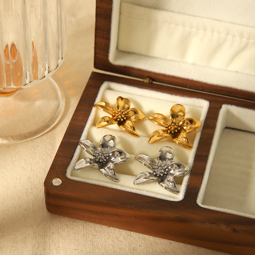 1 Paire De Boucles D'Oreilles À Tige En Acier Inoxydable Plaqué Or  Pour Femme, Série Simple, Motif Fleur Douce Image4