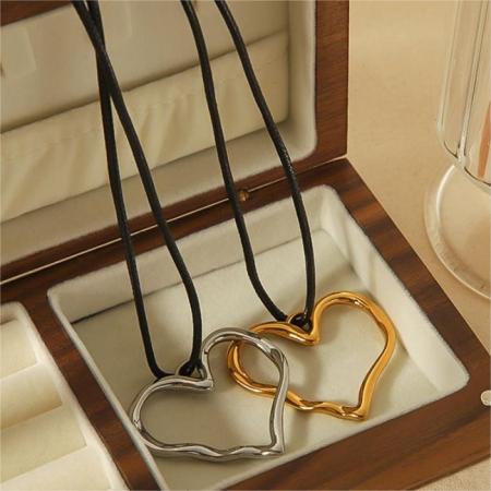 collier avec pendentif en forme de cœur classique en acier inoxydable plaqué or  pour femme, série simple, 1 pièce