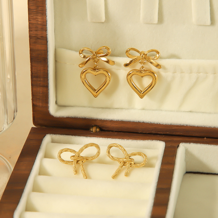 1 paire de boucles d'oreilles pendantes classiques en forme de cœur, en acier inoxydable plaqué or, pour femme. 2