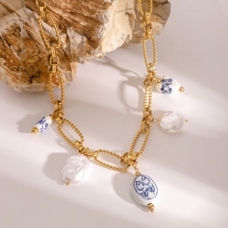 collier avec pendentif en forme de fleur élégante en acier inoxydable plaqué or  pour femme, série classique, 1 pièce