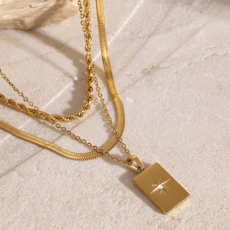 collier simple et décontracté en acier inoxydable plaqué or  avec strass pour femme