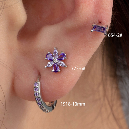 Boucles d'oreilles piercing femme Simple Series Classic Geometric en acier titane sans placage, ornées de zircon