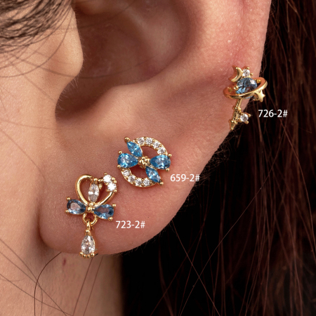 Boucles D'Oreilles Piercing Femme Simple Series Classic Heart En Acier Titane Sans Placage, Ornées De Zircon.