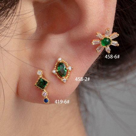 Boucles d'oreilles piercing femme Simple Series Simple Flower en acier titane sans placage, ornées de zircon.