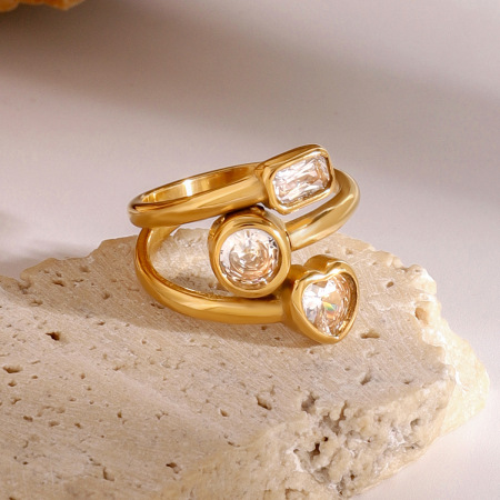 Bague en acier inoxydable étanche, couleur or, en forme de cœur, ornée d'un zircon.
