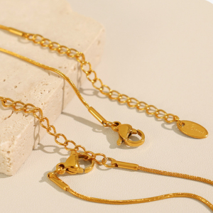 Collier Avec Pendentif En Forme De Cœur Simple En Acier Inoxydable Plaqué Or  Pour Femme, 1 Pièce h5 Image5