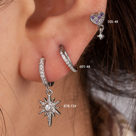 Boucles d'oreilles piercing femme Simple Series Classic Heart en cuivre sans placage, ornées de zircon.