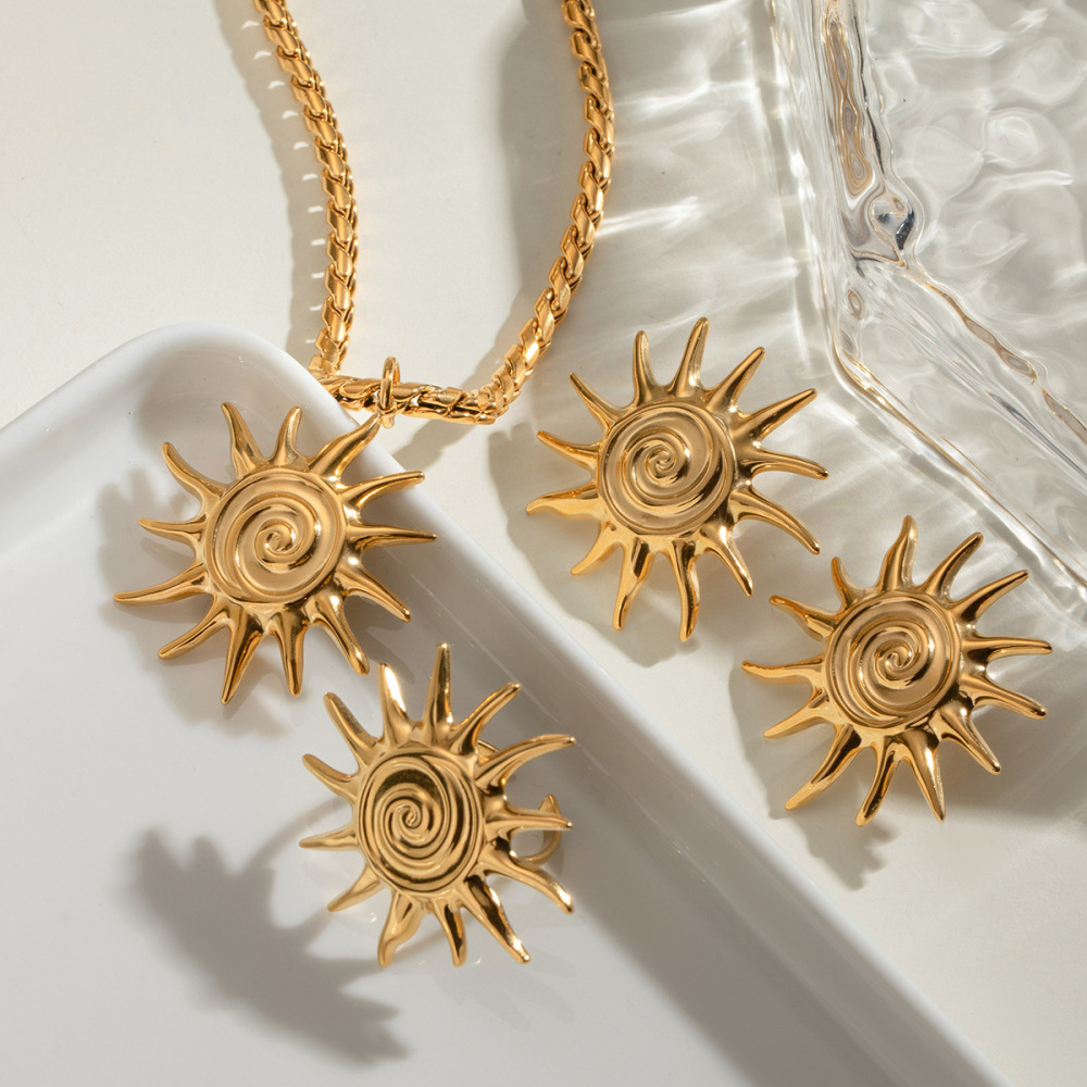 Collier Avec Pendentif Classique Soleil/Lune En Acier Inoxydable Plaqué Or  Pour Femme, Série Ethnique, 1 Pièce Image4