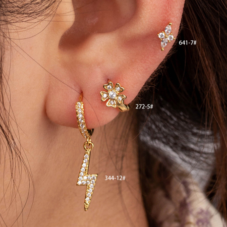 Boucles d'oreilles piercing femme Simple Series Classic Flower en cuivre sans placage, ornées de zircon.