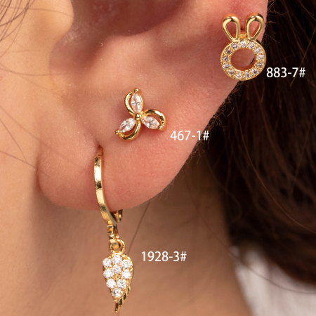 Boucles d'oreilles piercing femme Simple Series Classic Flower en cuivre sans placage, ornées de zircon.