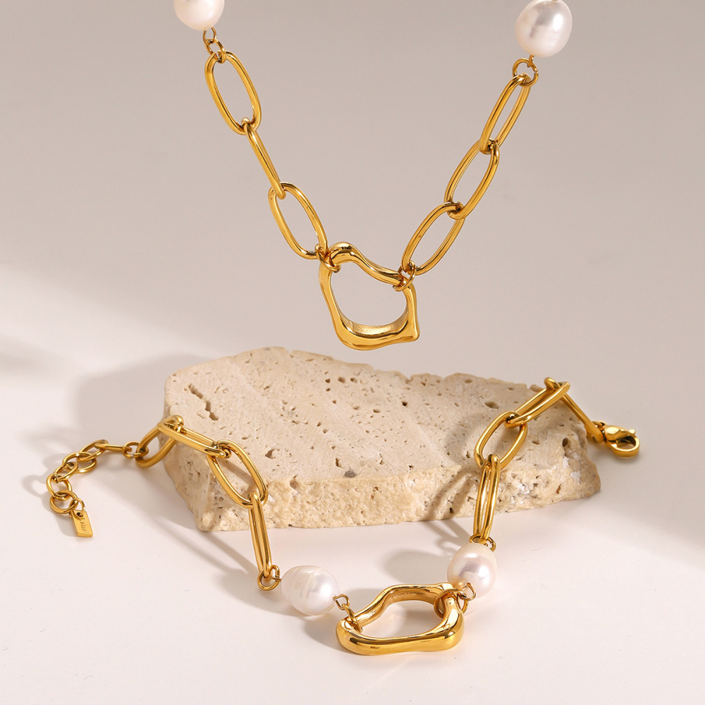 Collier Élégant Avec Pendentif Géométrique En Acier Inoxydable Plaqué Or  Et Perles Artificielles Pour Femme, Série Classique, 1 Pièce Image4