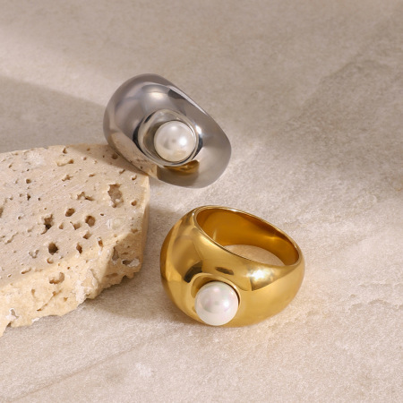 1 paire de bagues simples pour femmes, série européenne et américaine, rondes, en acier inoxydable plaqué or , avec perles artificielles