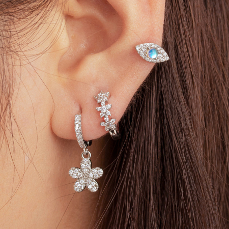 Boucles d'oreilles piercing femme Simple Series Classic Flower en cuivre sans placage, ornées de zircon.
