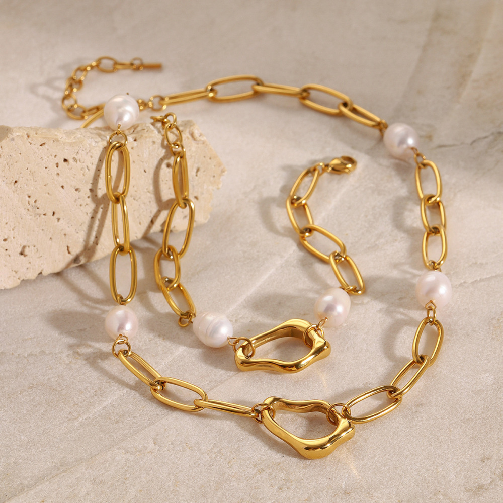Collier Élégant Avec Pendentif Géométrique En Acier Inoxydable Plaqué Or  Et Perles Artificielles Pour Femme, Série Classique, 1 Pièce Image5