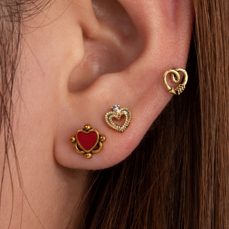 Boucles d'oreilles piercing femme Simple Series Classic Heart en acier titane sans placage, ornées de zircon.