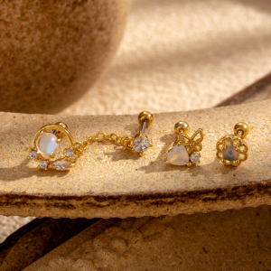 Boucles D'Oreilles Piercing Femme Simple Series Classic Flower En Acier Titane Sans Placage, Ornées De Zircon. h5 Image3