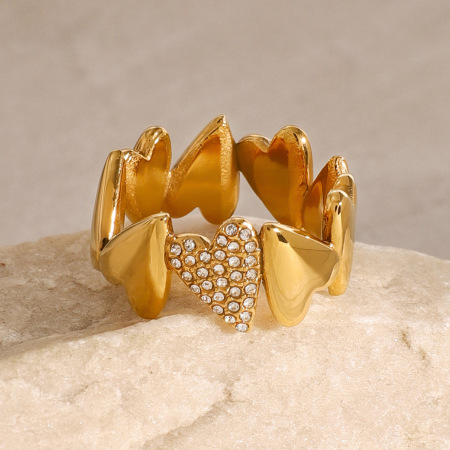 Bague simple pour femme, en acier inoxydable doré, ornée d'un zircon et ornée d'un cœur décontracté.