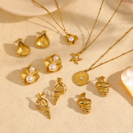 1 paire de boucles d'oreilles à tige en acier inoxydable plaqué or  avec perles artificielles pour femme, style tortue, série simple et luxueuse