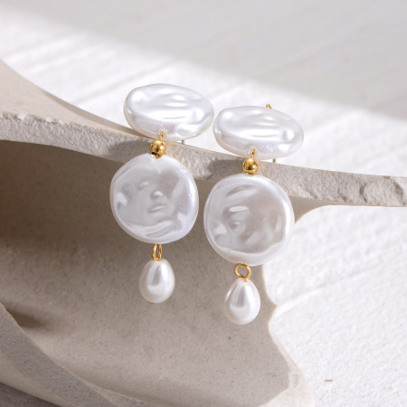 Boucles d'oreilles pendantes élégantes et géométriques en acier inoxydable plaqué or avec perles artificielles (1 paire)