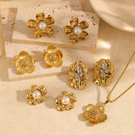 1 paire de boucles d'oreilles à tige élégantes en acier inoxydable plaqué or  avec perles artificielles pour femme, série classique