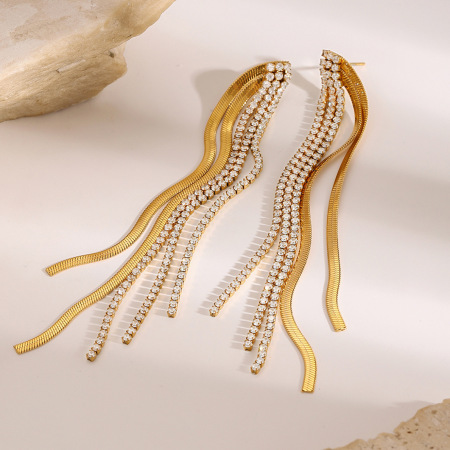 1 paire de boucles d'oreilles élégantes de la série classique, en acier inoxydable plaqué or et strass, pour femme, idéales pour les soirées.