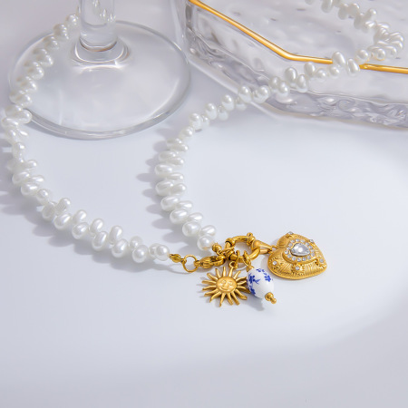 collier avec pendentif en forme de cœur rétro en acier inoxydable plaqué or et strass pour femme, série romantique, 1 pièce 2