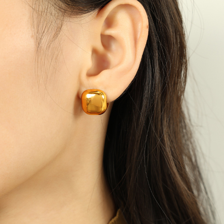 1 Paire De Boucles D'Oreilles Puces Pour Femme, En Acier Inoxydable Plaqué Or, Forme Cœur Simple, Collection Simple. Image6