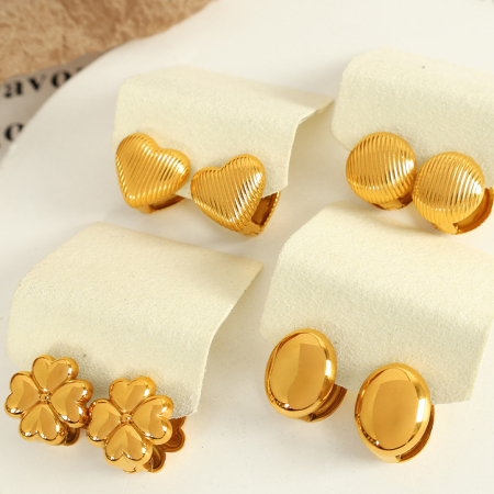 1 paire de boucles d'oreilles puces pour femme, en acier inoxydable plaqué or, forme cœur simple, collection Simple. 2