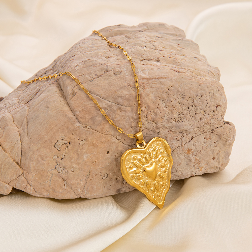 Collier Avec Pendentif En Forme De Cœur Élégant En Acier Inoxydable Plaqué Or  Pour Femme, Série Classique, 1 Pièce Image8