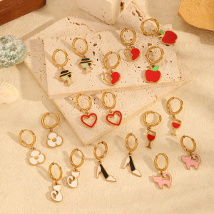 Boucles D'Oreilles Pendantes Pour Femme, Modèle Simple En Forme De Cœur, En Acier Inoxydable Plaqué Or (1 Paire). h5 Image3