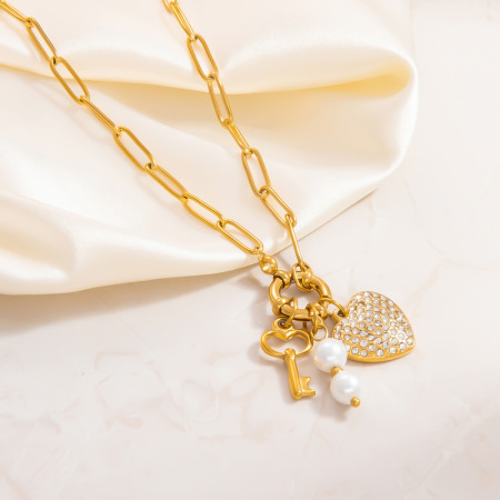 collier avec pendentif en forme de cœur rétro en acier inoxydable plaqué or  et strass pour femme, série classique