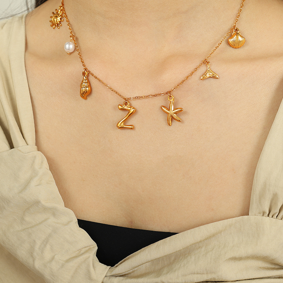 Collier Avec Pendentif En Acier Inoxydable Plaqué Or  Pour Femme, Série Ethnique, Lettre De Vacances Image6