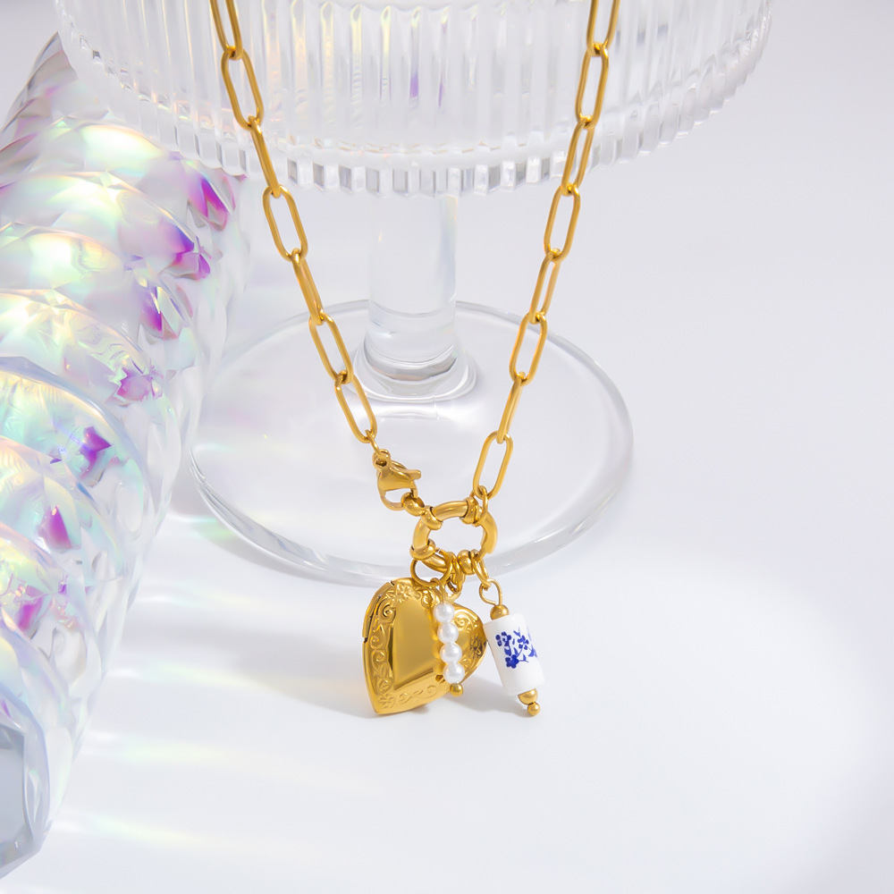 Collier Pendentif Pour Femme, Collection Classique, En Porcelaine, Avec Pendentif Cœur Et Lettres Aléatoires, En Acier Inoxydable, Couleur Or, Étanche, Orné D'Une Perle Artificielle. Image5