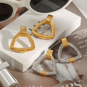 Boucles D'Oreilles Puces Minimalistes Classiques Triangulaires En Acier Inoxydable Étanche Couleur Or (1 Paire) h5 Image7