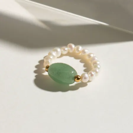Bague simple pour femme, élégante et classique, en acier inoxydable doré, ornée d'une pierre verte naturelle et de perles.